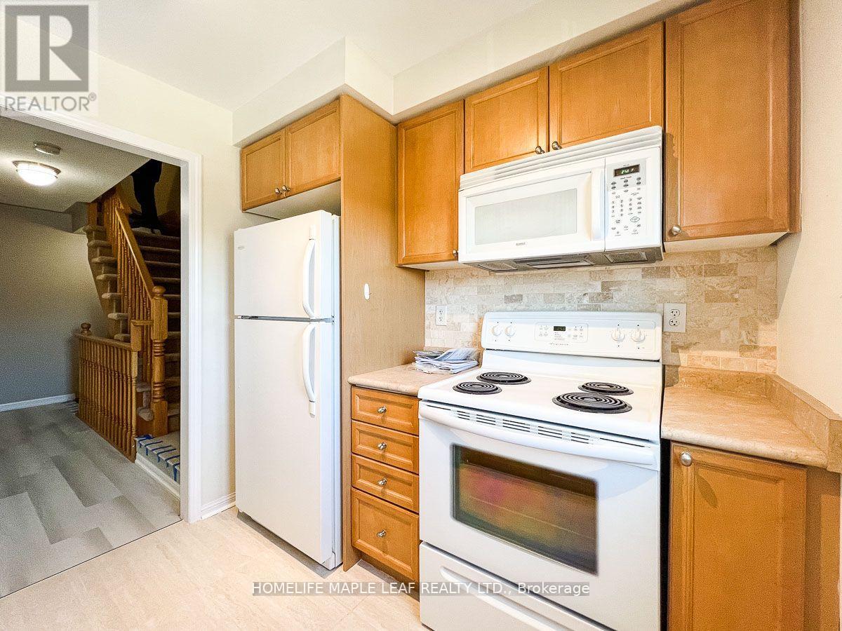 Photo 8 of 3159 Stornoway Circle, Oakville ON