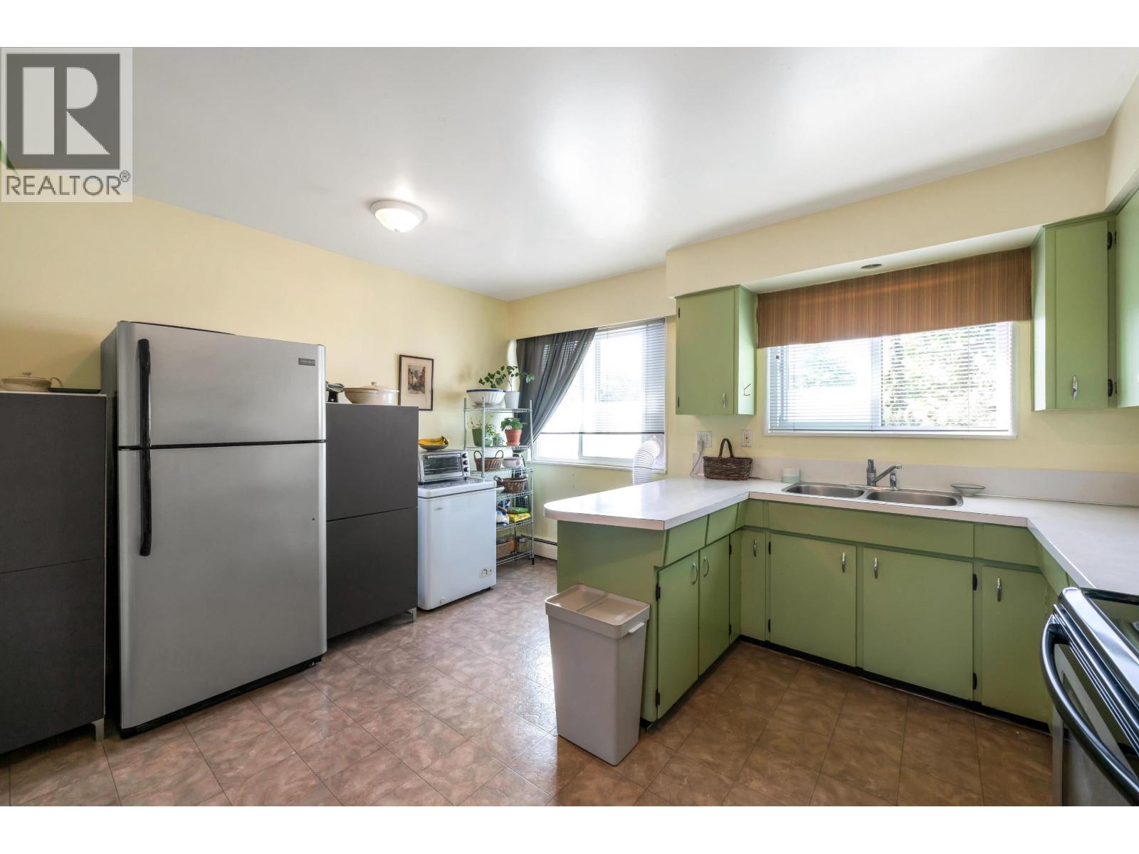 Photo 6 of 5854 48 A Avenue, Ladner BC