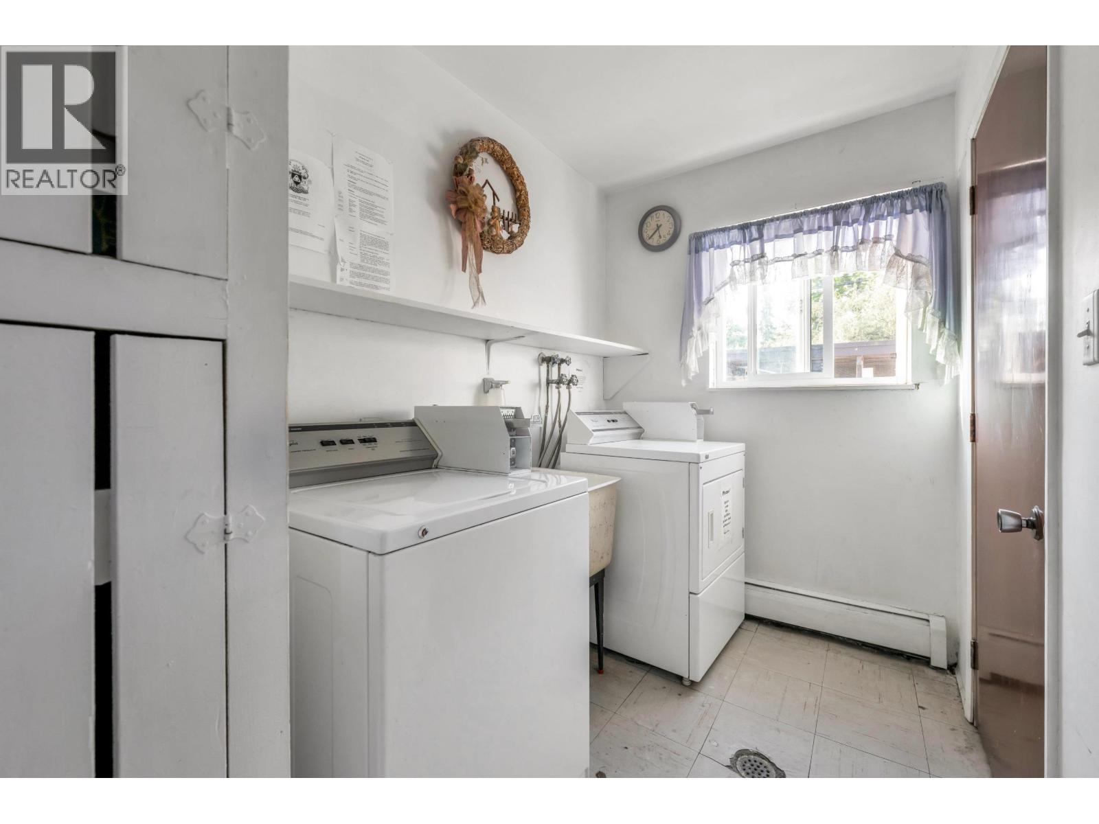 Photo 13 of 5854 48 A Avenue, Ladner BC