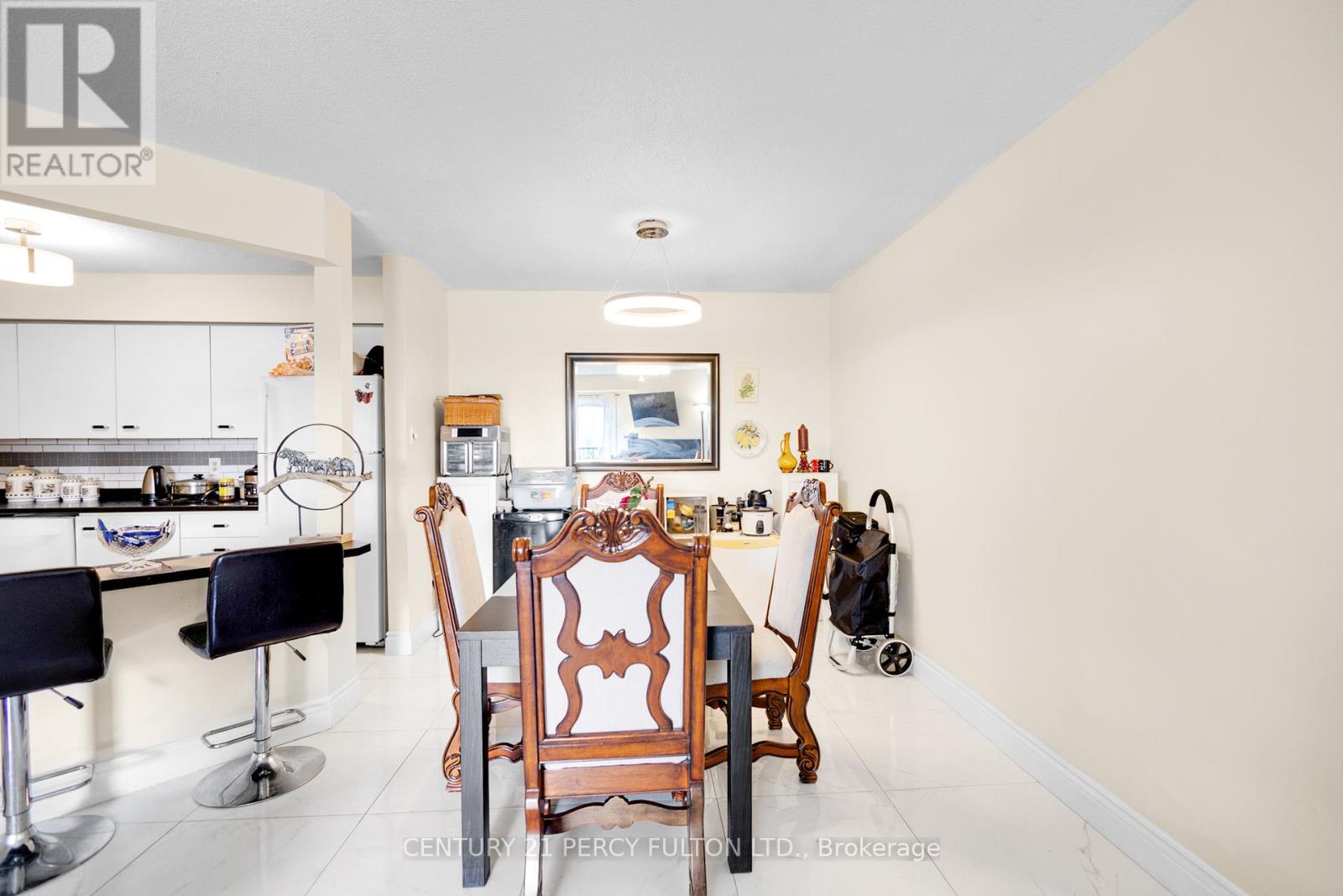 Photo 22 of 56 3085 Kingsway Drive, Kitchener ON
