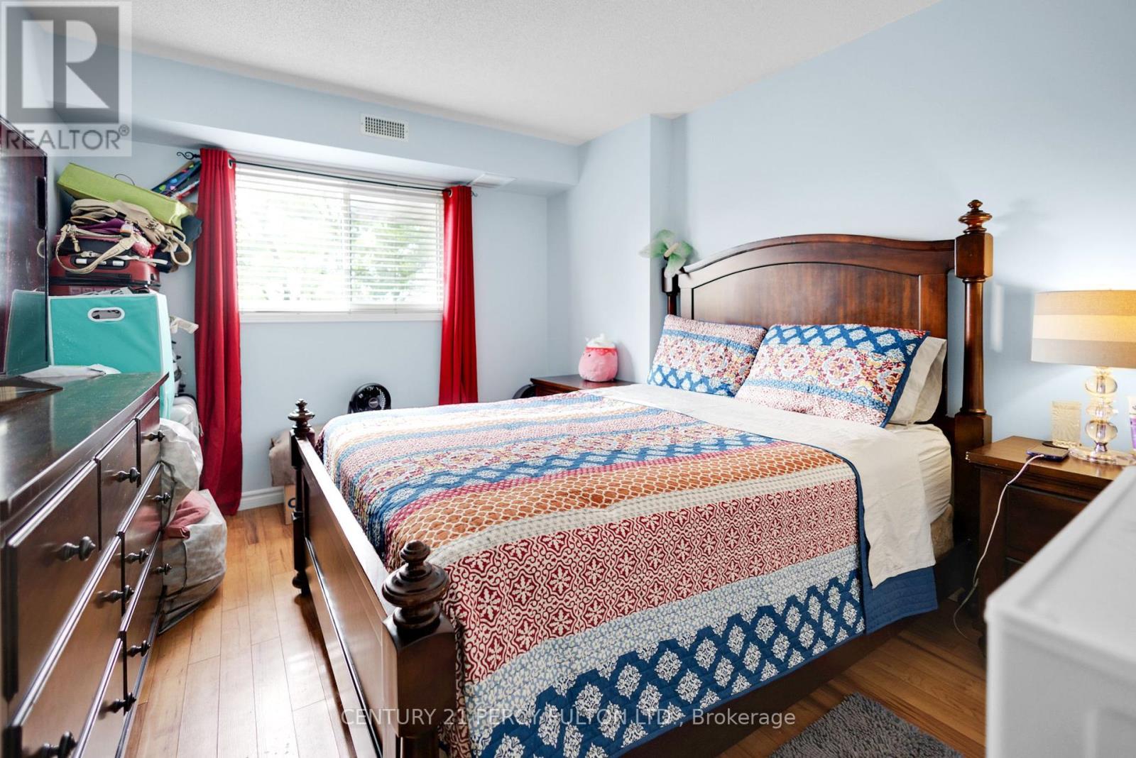 Photo 13 of 56 3085 Kingsway Drive, Kitchener ON