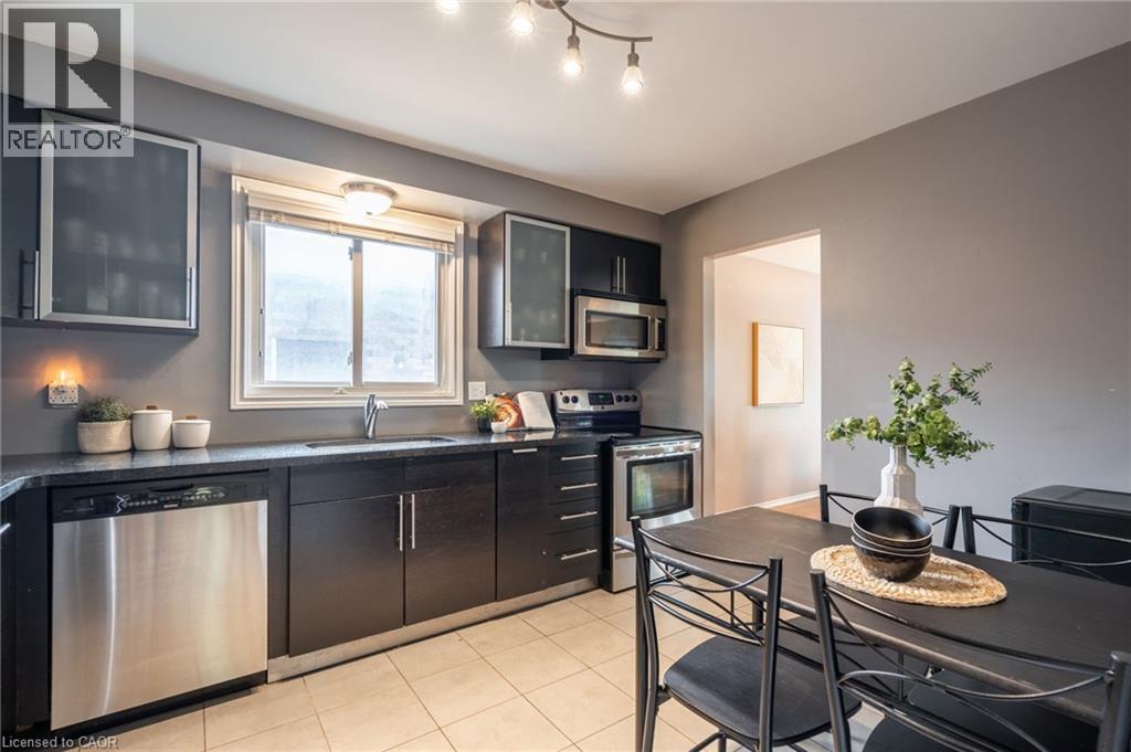 Photo 7 of 16 Flamingo Drive, Hamilton ON