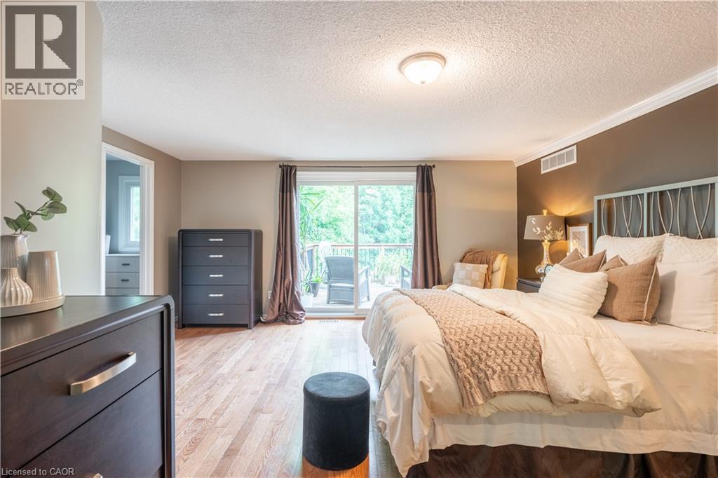 Photo 2 of 16 Flamingo Drive, Hamilton ON