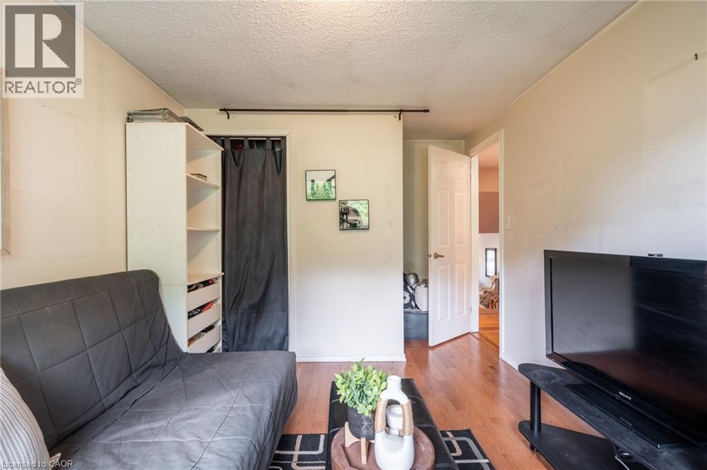 Photo 15 of 16 Flamingo Drive, Hamilton ON