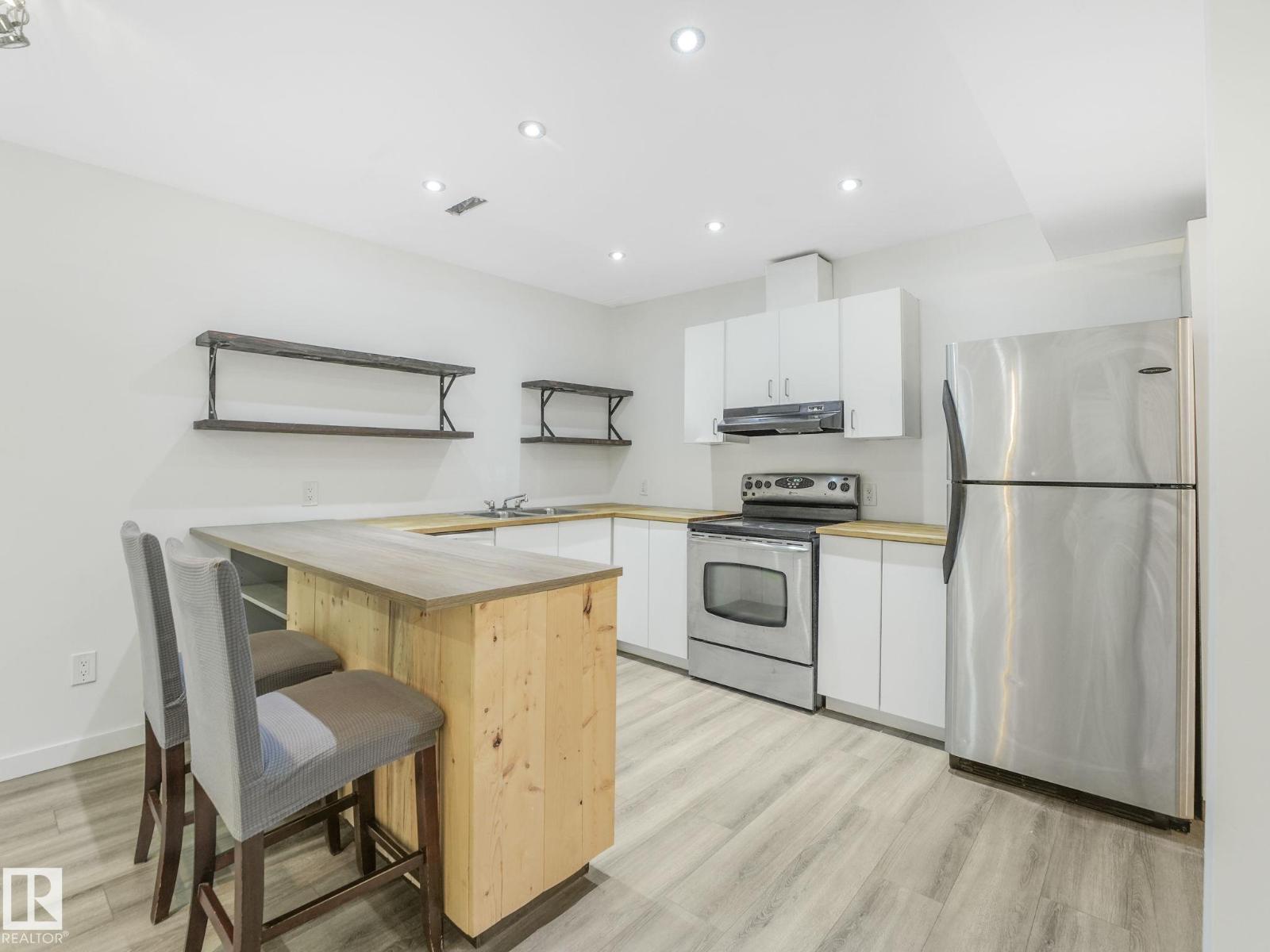 Photo 3 of 1764 49 A St Nw, Edmonton AB