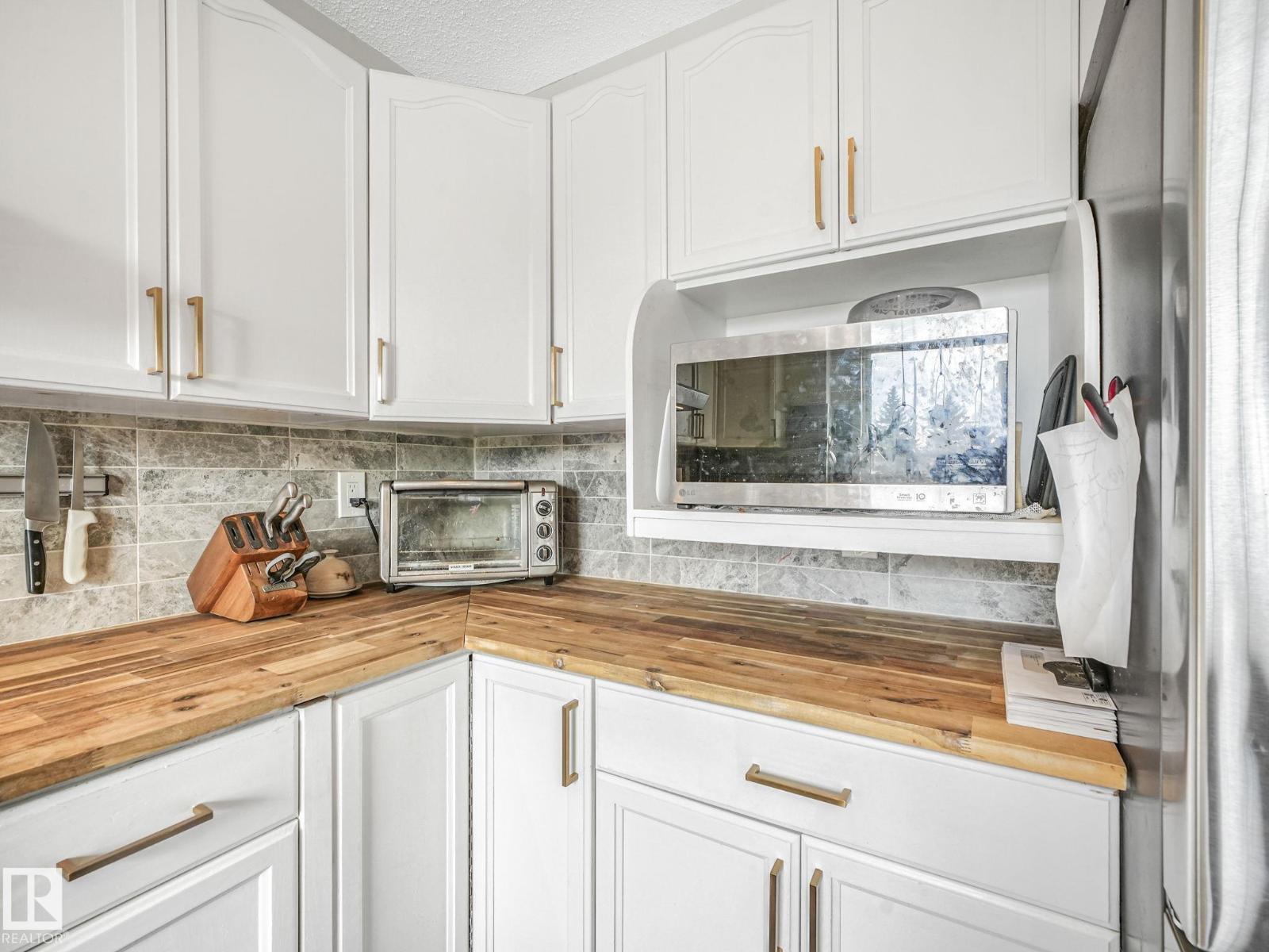 Photo 11 of 1764 49 A St Nw, Edmonton AB