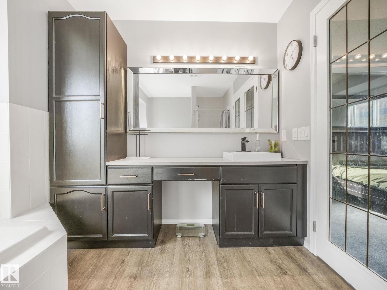 Photo 13 of 1764 49 A St Nw, Edmonton AB