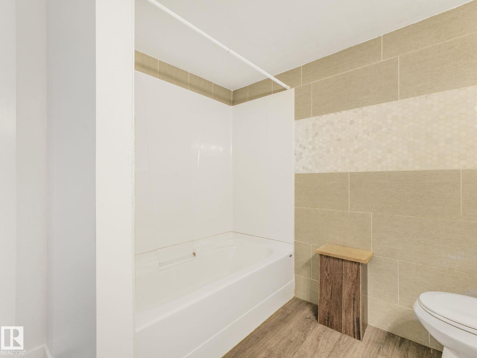 Photo 17 of 1764 49 A St Nw, Edmonton AB