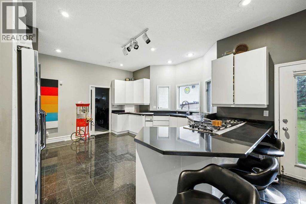 Photo 16 of 105 Patton Court Sw, Calgary AB