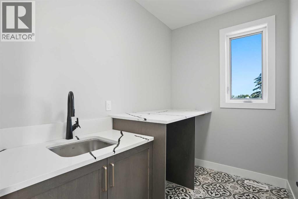 Photo 3 of 1413 27 Street Sw, Calgary AB