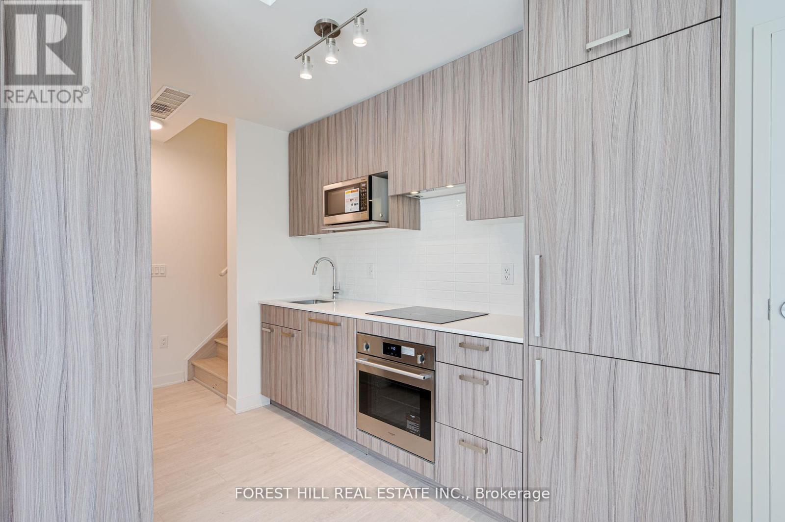 Photo 18 of 147 67 Curlew Drive, Toronto ON
