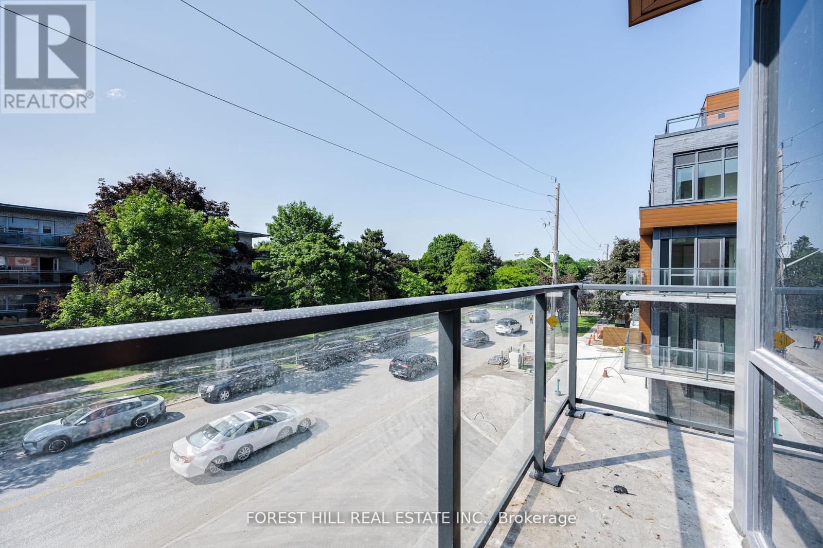 Photo 5 of 147 67 Curlew Drive, Toronto ON