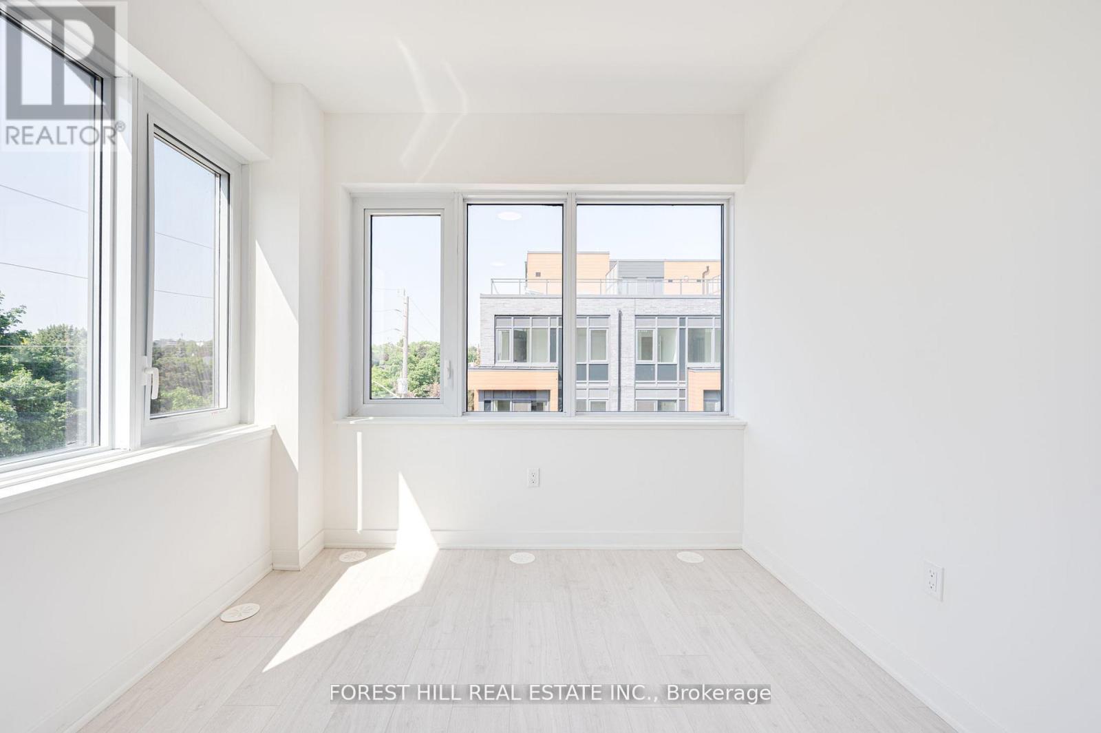 Photo 10 of 147 67 Curlew Drive, Toronto ON