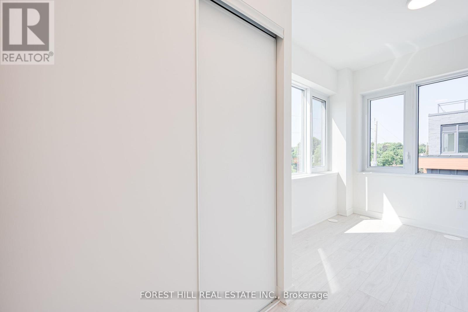 Photo 21 of 147 67 Curlew Drive, Toronto ON