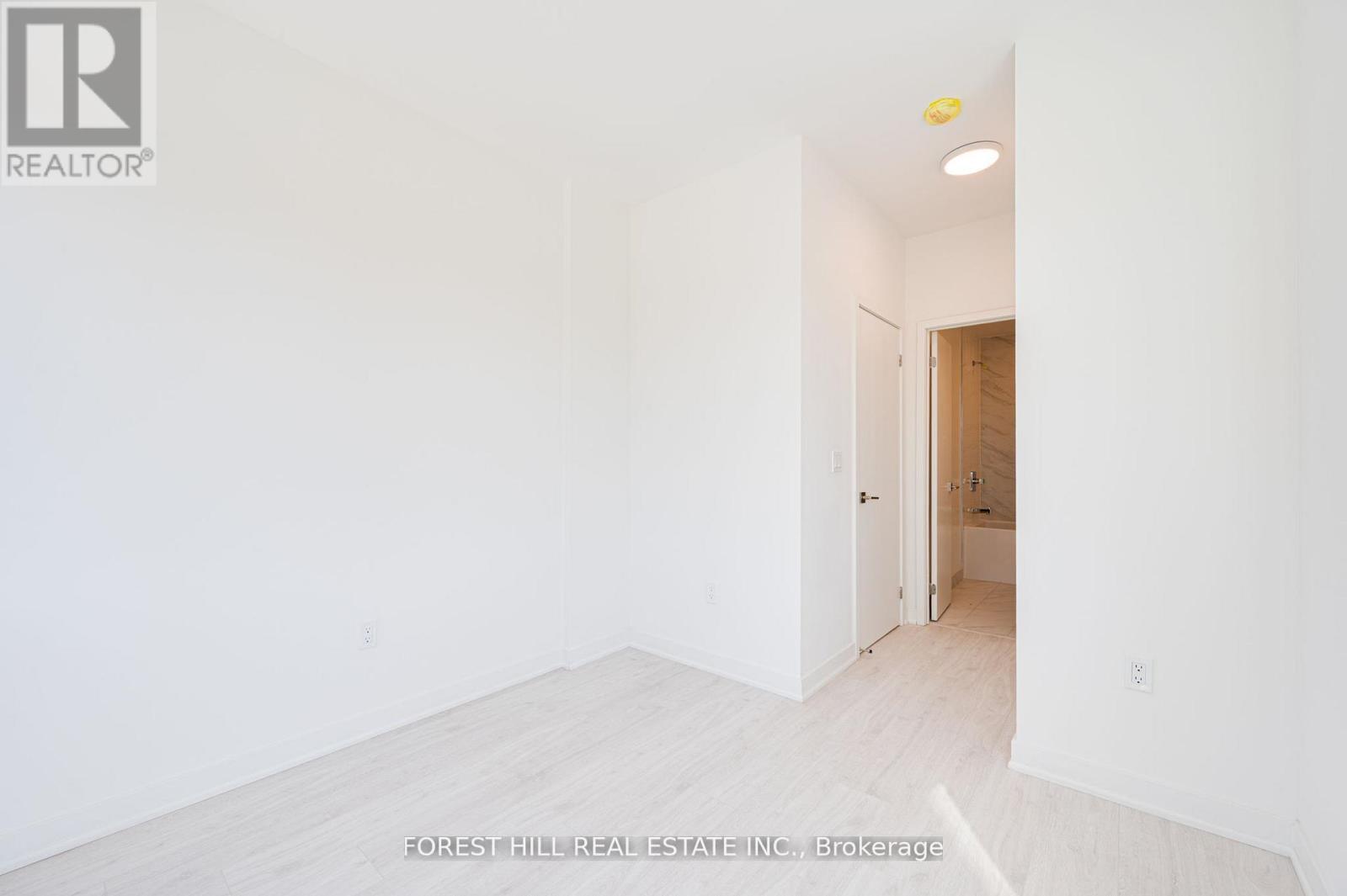 Photo 17 of 147 67 Curlew Drive, Toronto ON