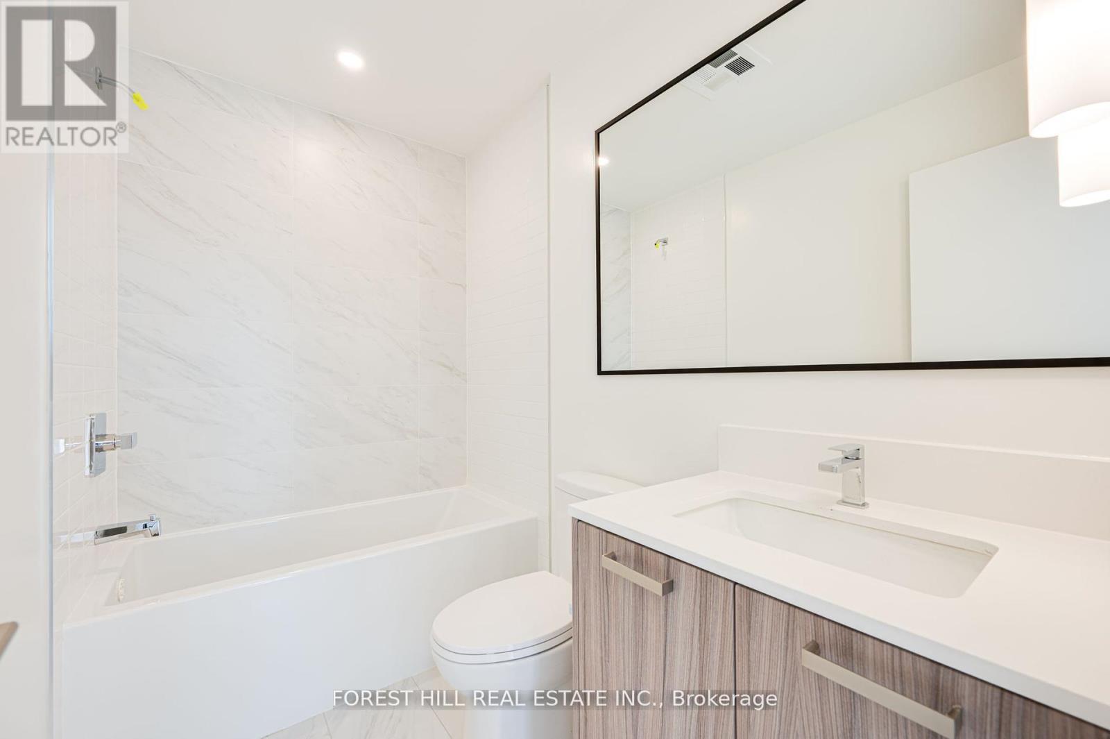 Photo 11 of 147 67 Curlew Drive, Toronto ON