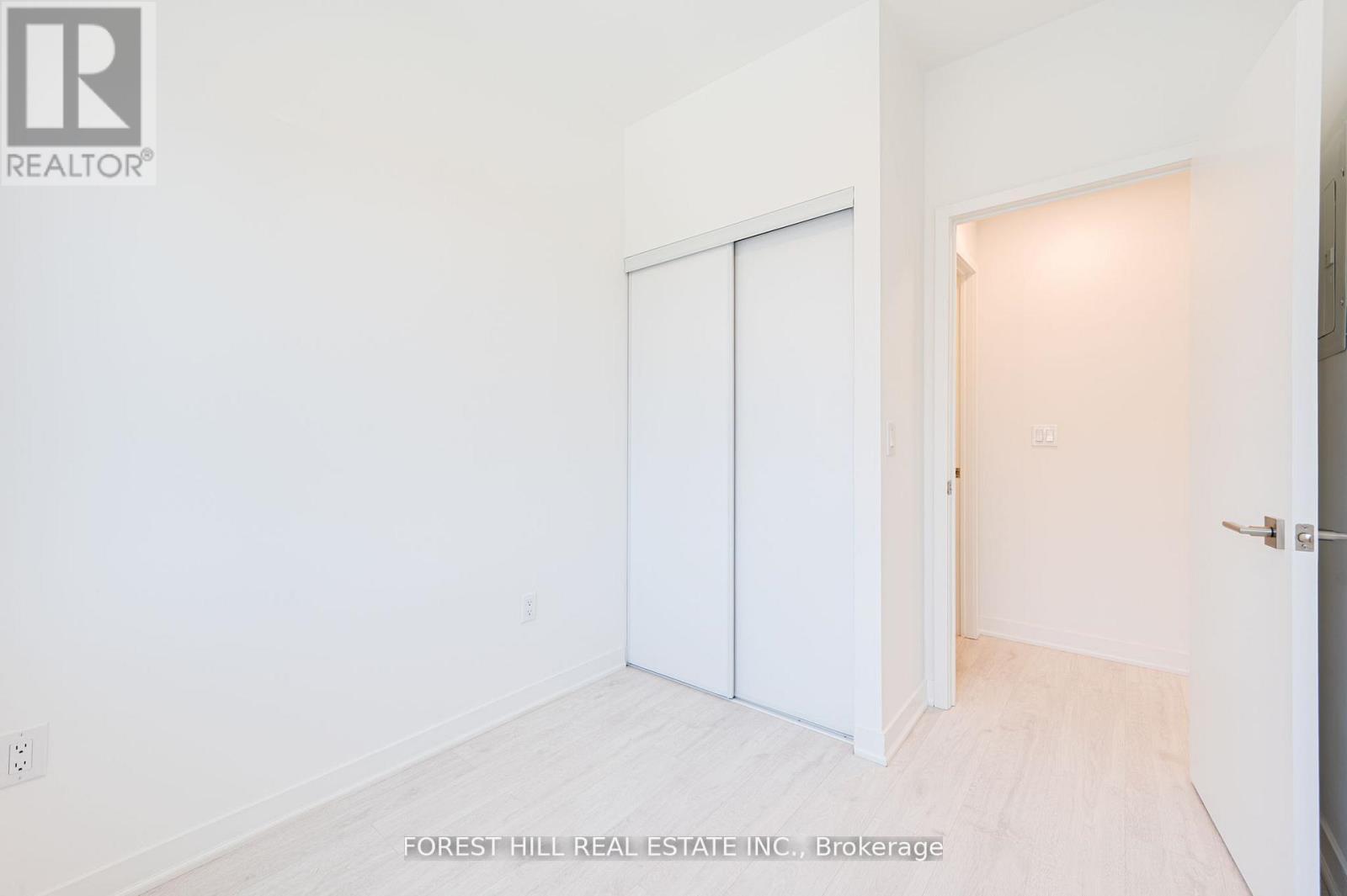 Photo 13 of 147 67 Curlew Drive, Toronto ON