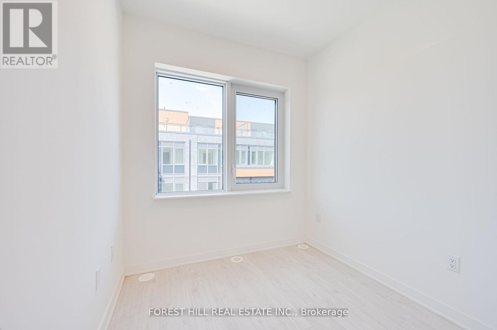 Photo 7 of 147 67 Curlew Drive, Toronto ON