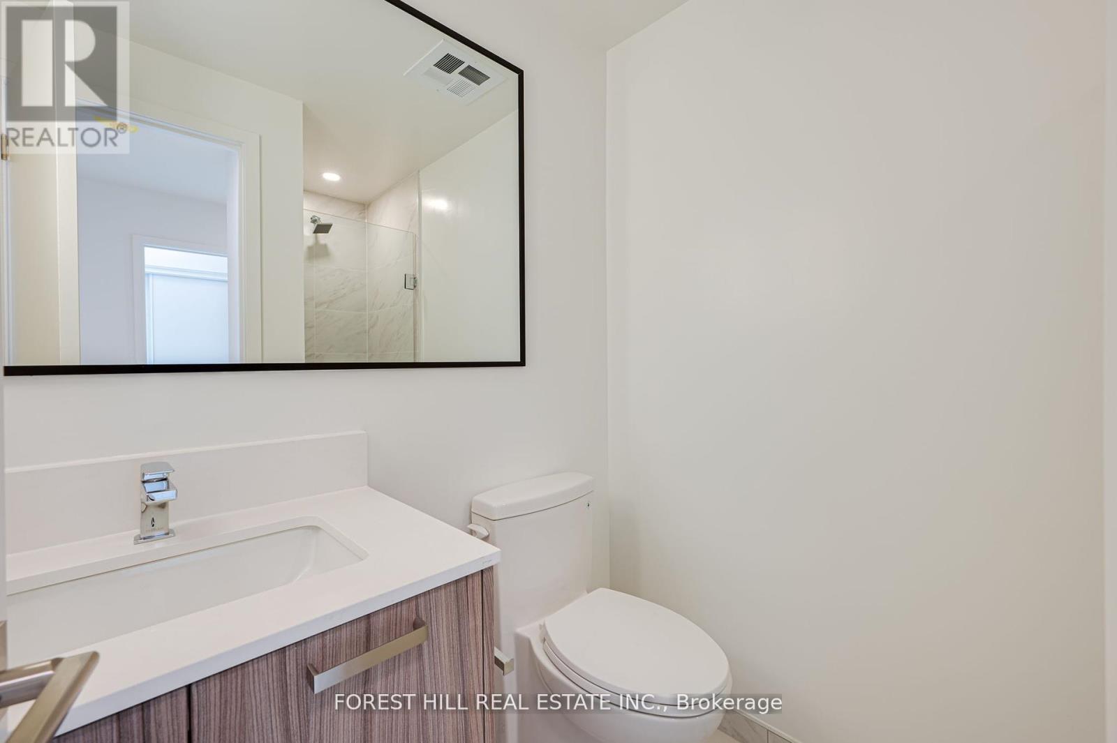Photo 8 of 147 67 Curlew Drive, Toronto ON