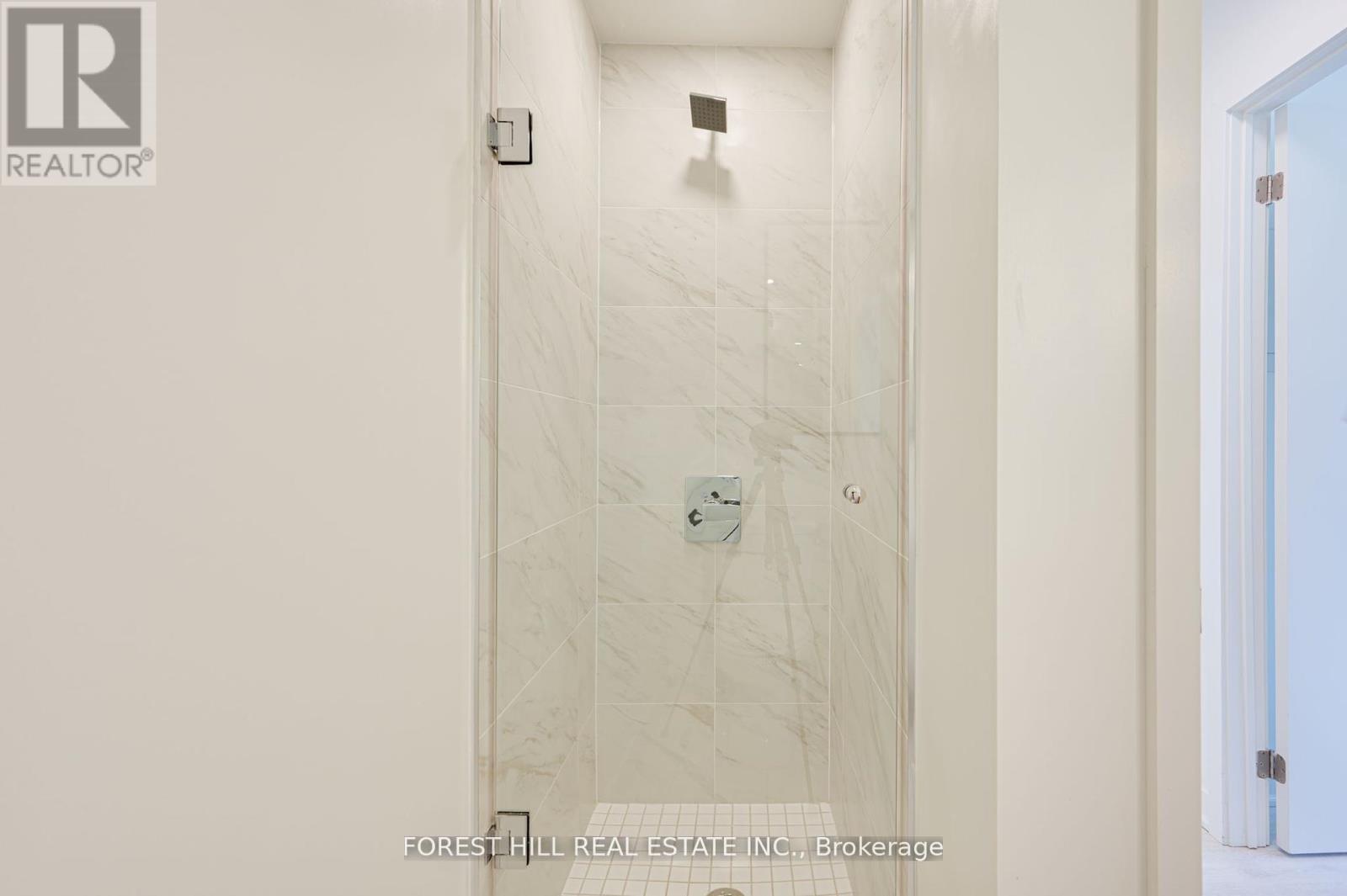 Photo 14 of 147 67 Curlew Drive, Toronto ON