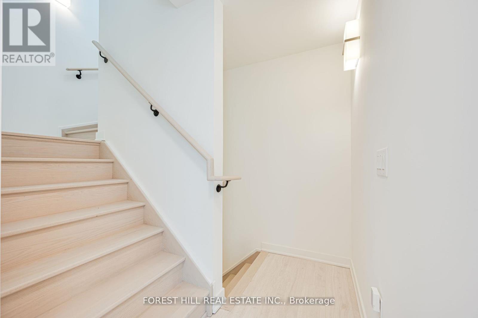Photo 4 of 147 67 Curlew Drive, Toronto ON