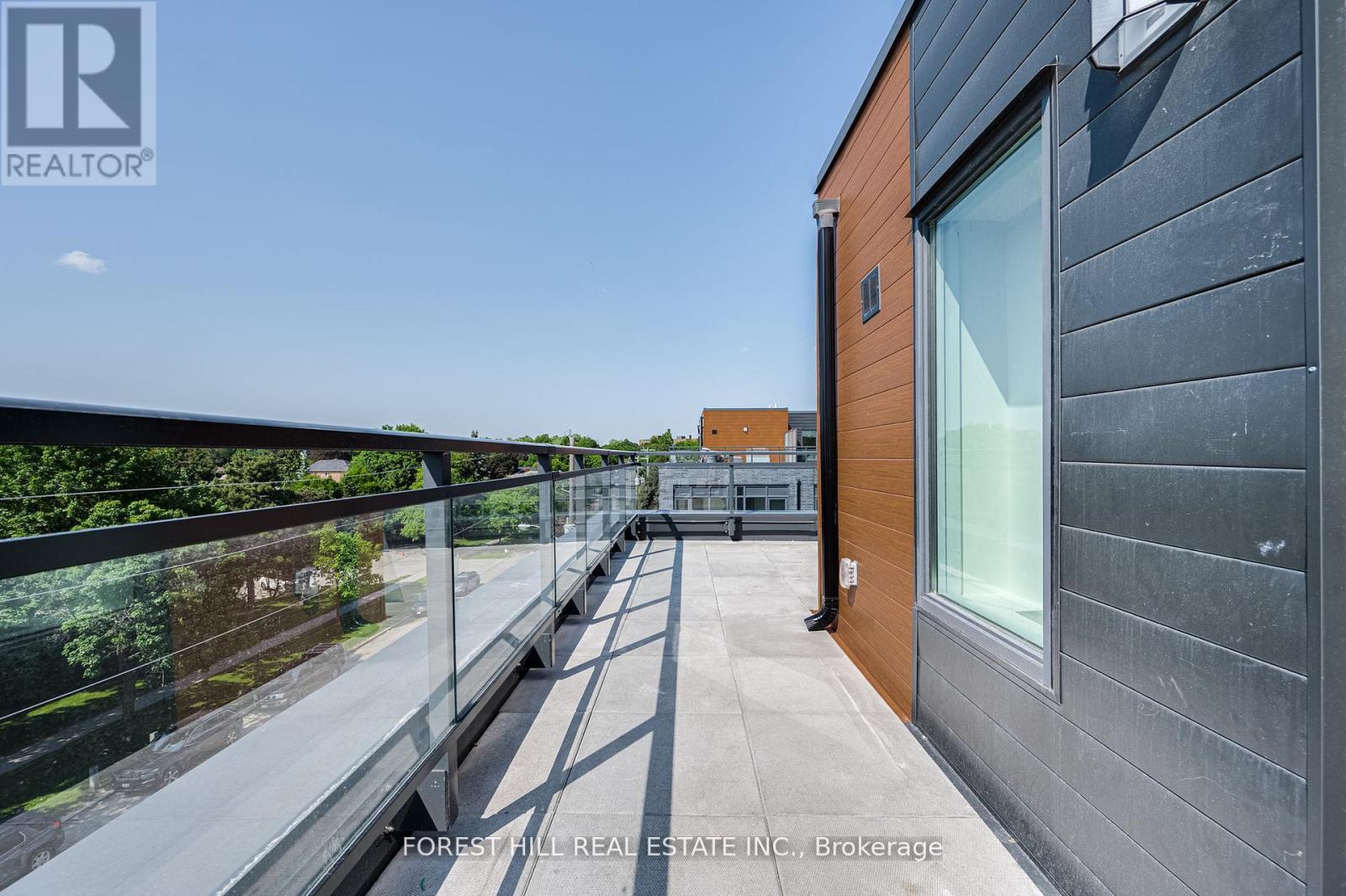 Photo 15 of 147 67 Curlew Drive, Toronto ON