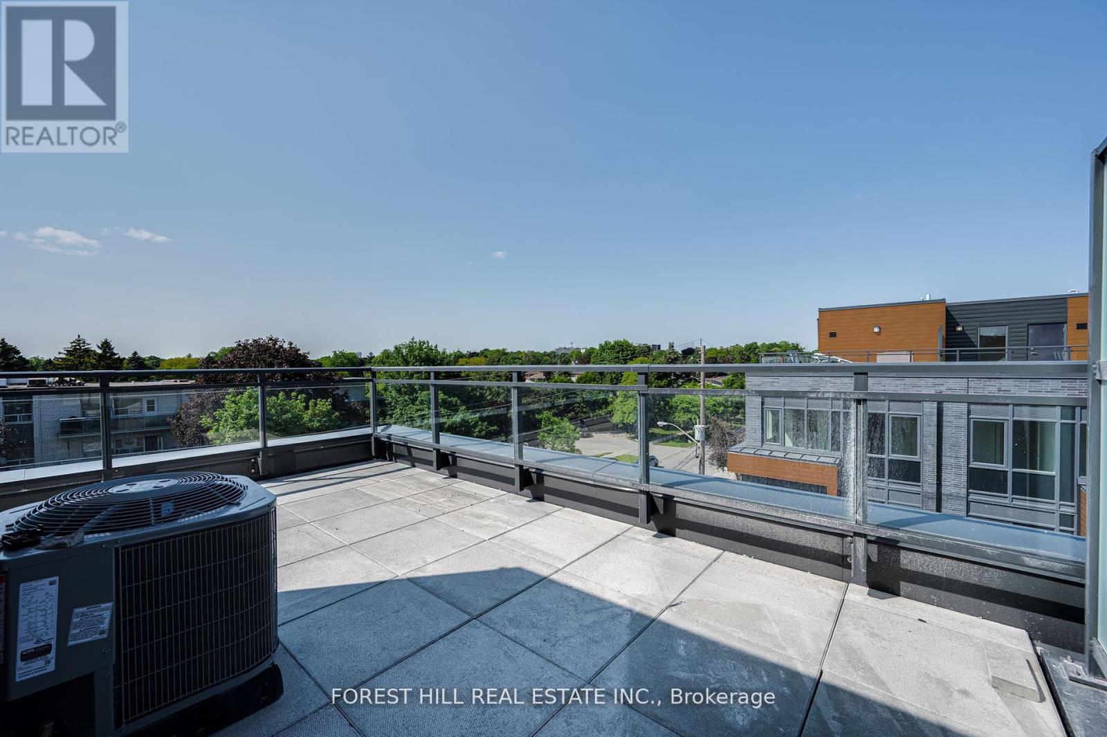 Photo 3 of 147 67 Curlew Drive, Toronto ON