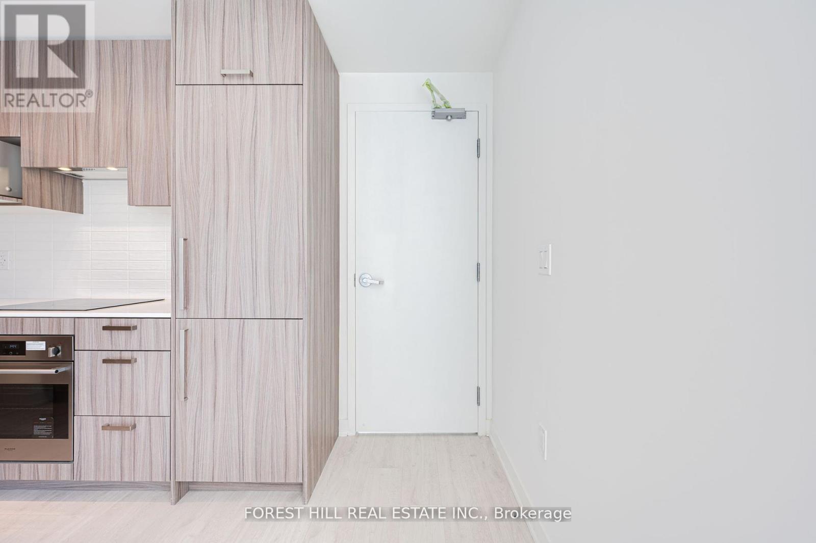 Photo 6 of 147 67 Curlew Drive, Toronto ON