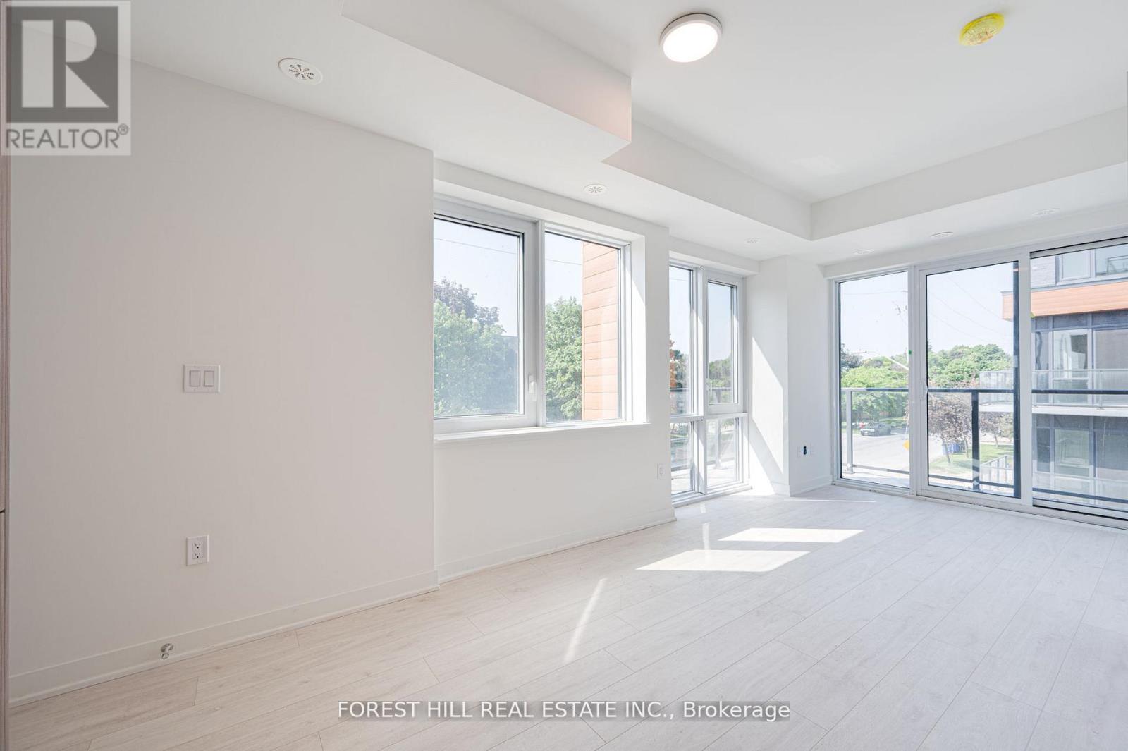 Photo 16 of 147 67 Curlew Drive, Toronto ON