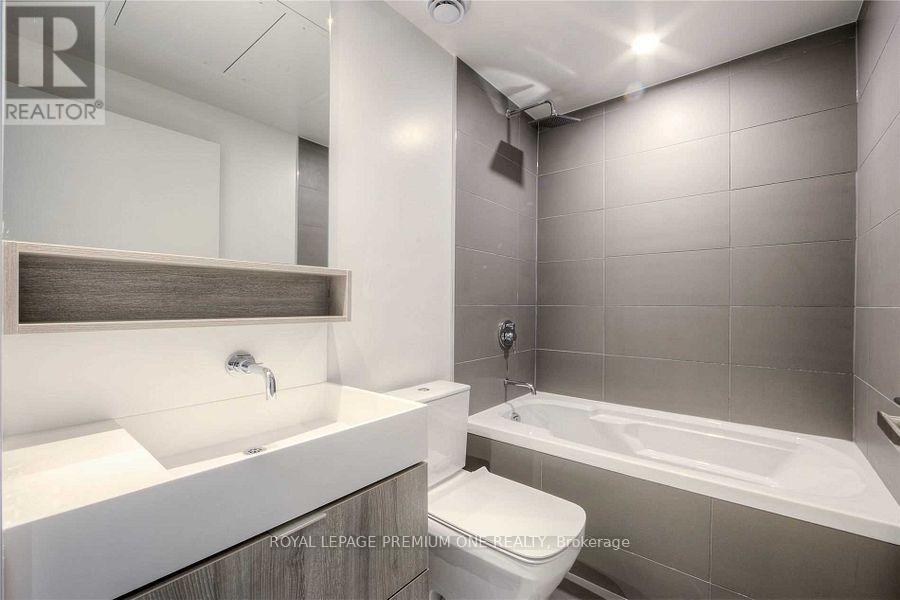 Photo 3 of 1012 5 Soudan Avenue, Toronto ON
