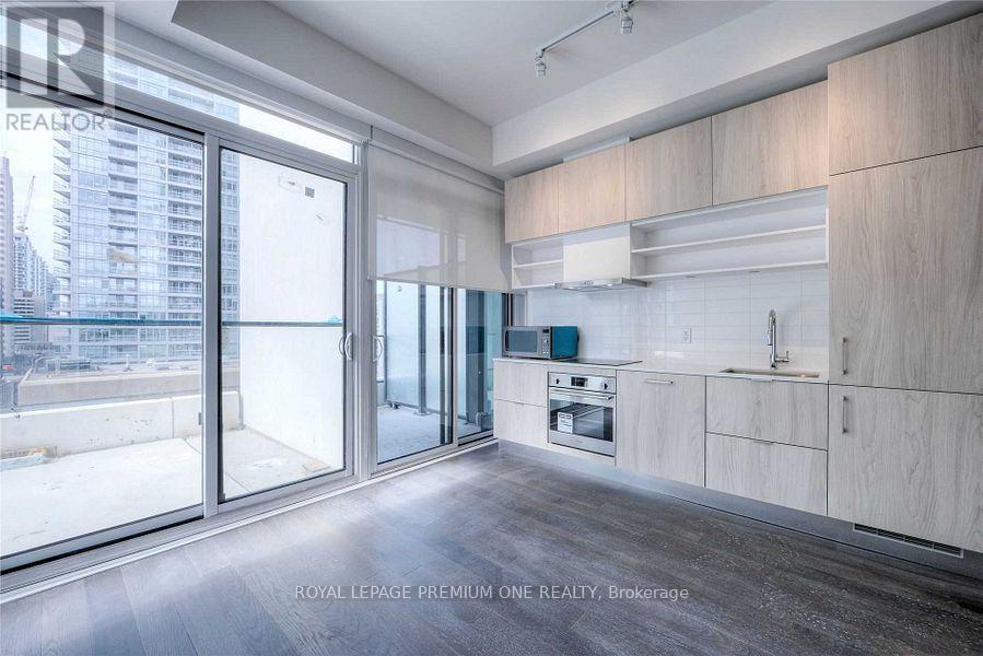 Photo 12 of 1012 5 Soudan Avenue, Toronto ON