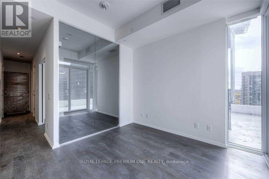 Photo 11 of 1012 5 Soudan Avenue, Toronto ON