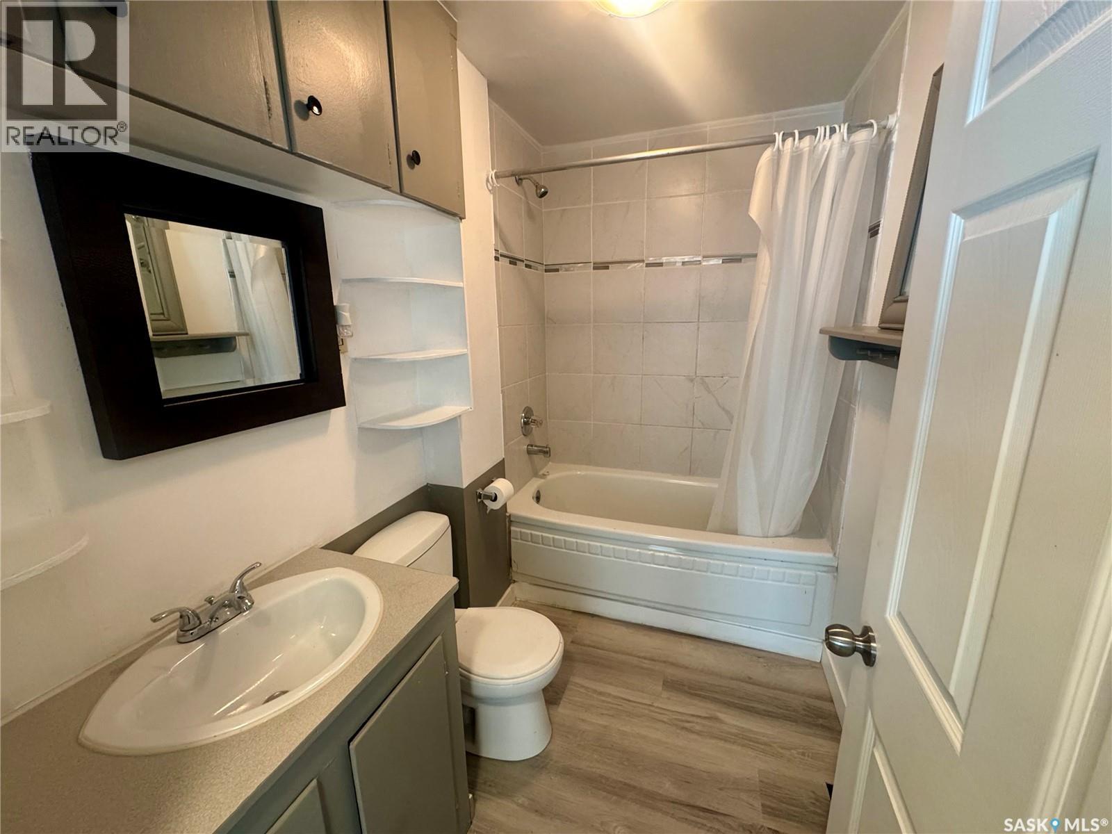 Photo 5 of 1056 Princess Street, Regina SK