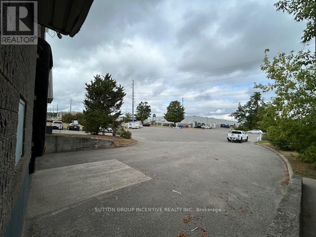 Photo 3 of 1 B 51 Churchill Drive, Barrie ON