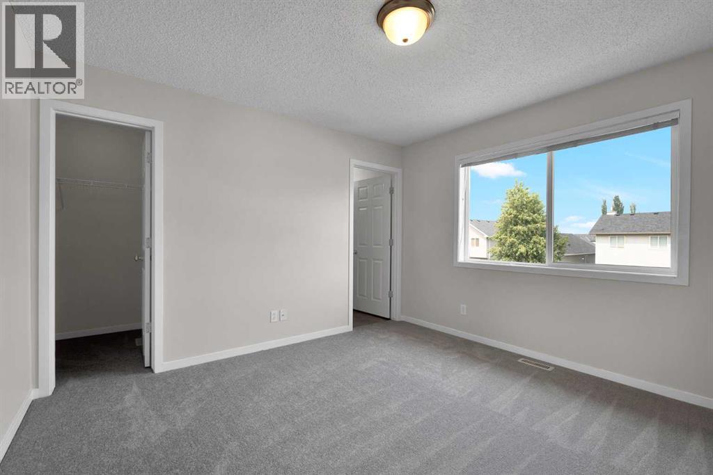 Photo 3 of 203 Cranberry Green Se, Calgary AB