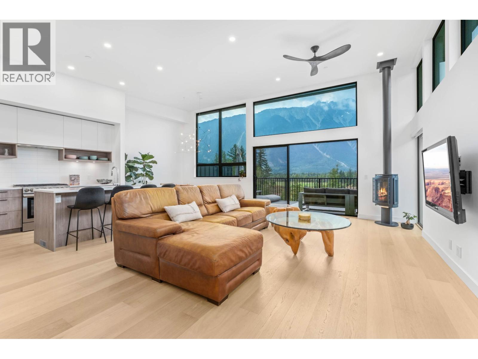 7 4000 SUNSTONE WAY, Pemberton