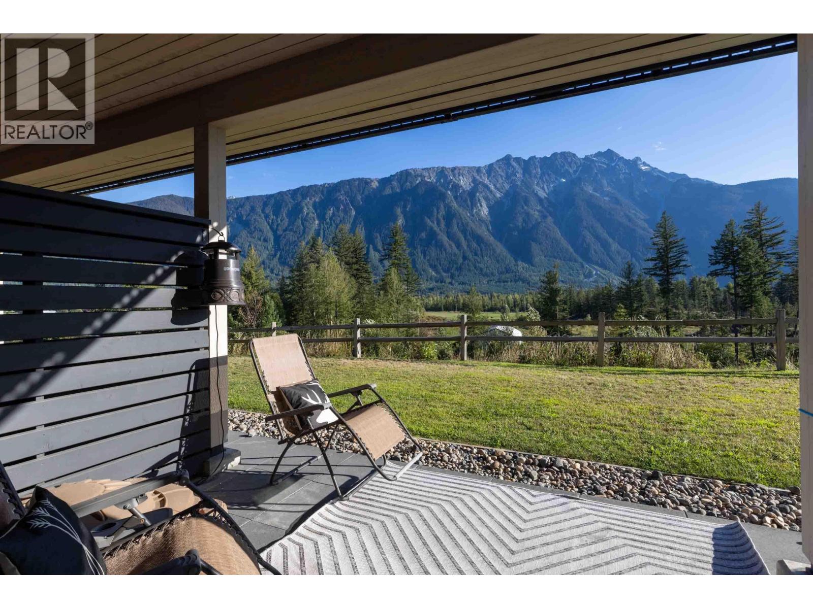 7 4000 SUNSTONE WAY, Pemberton