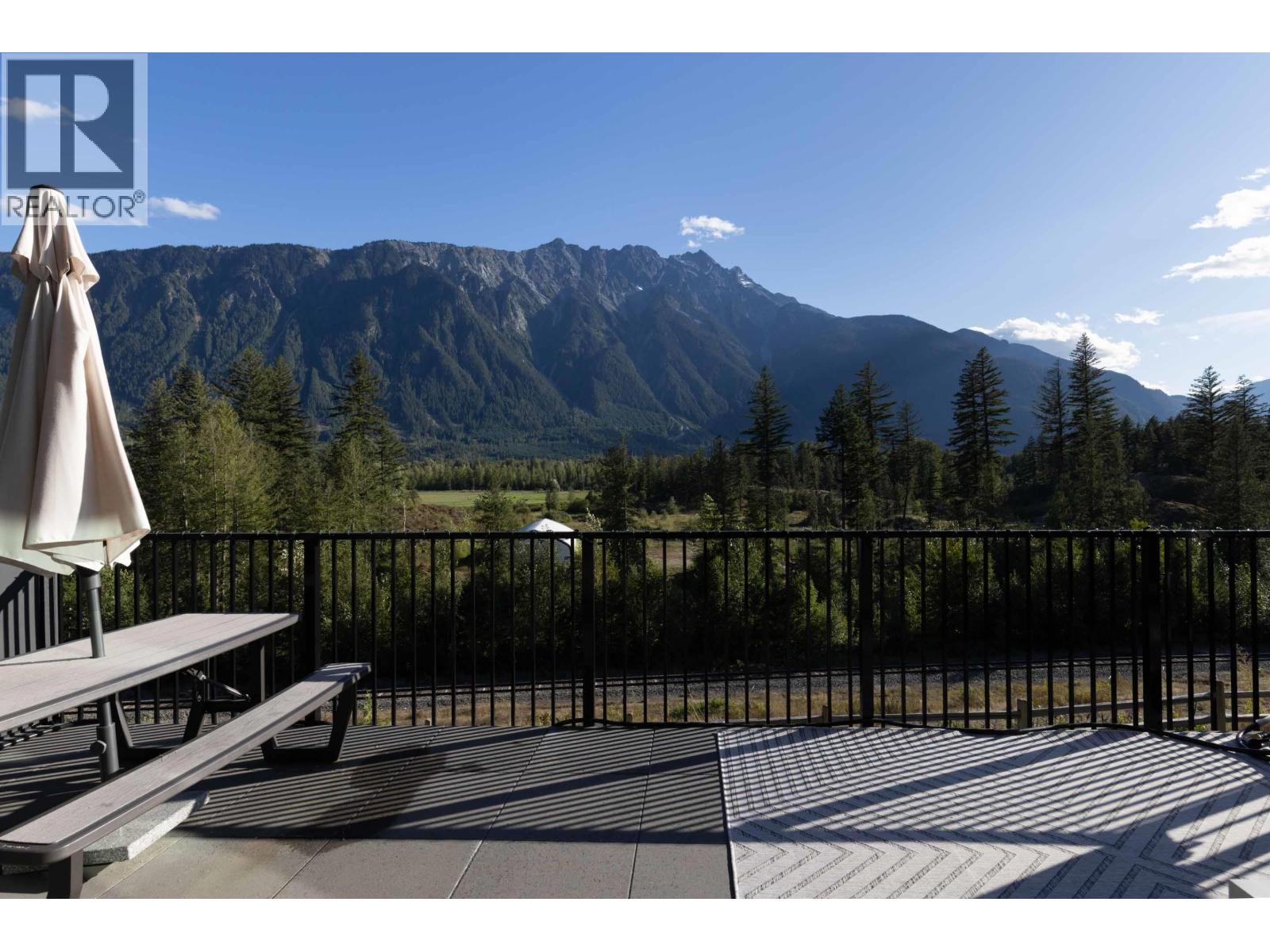 7 4000 SUNSTONE WAY, Pemberton