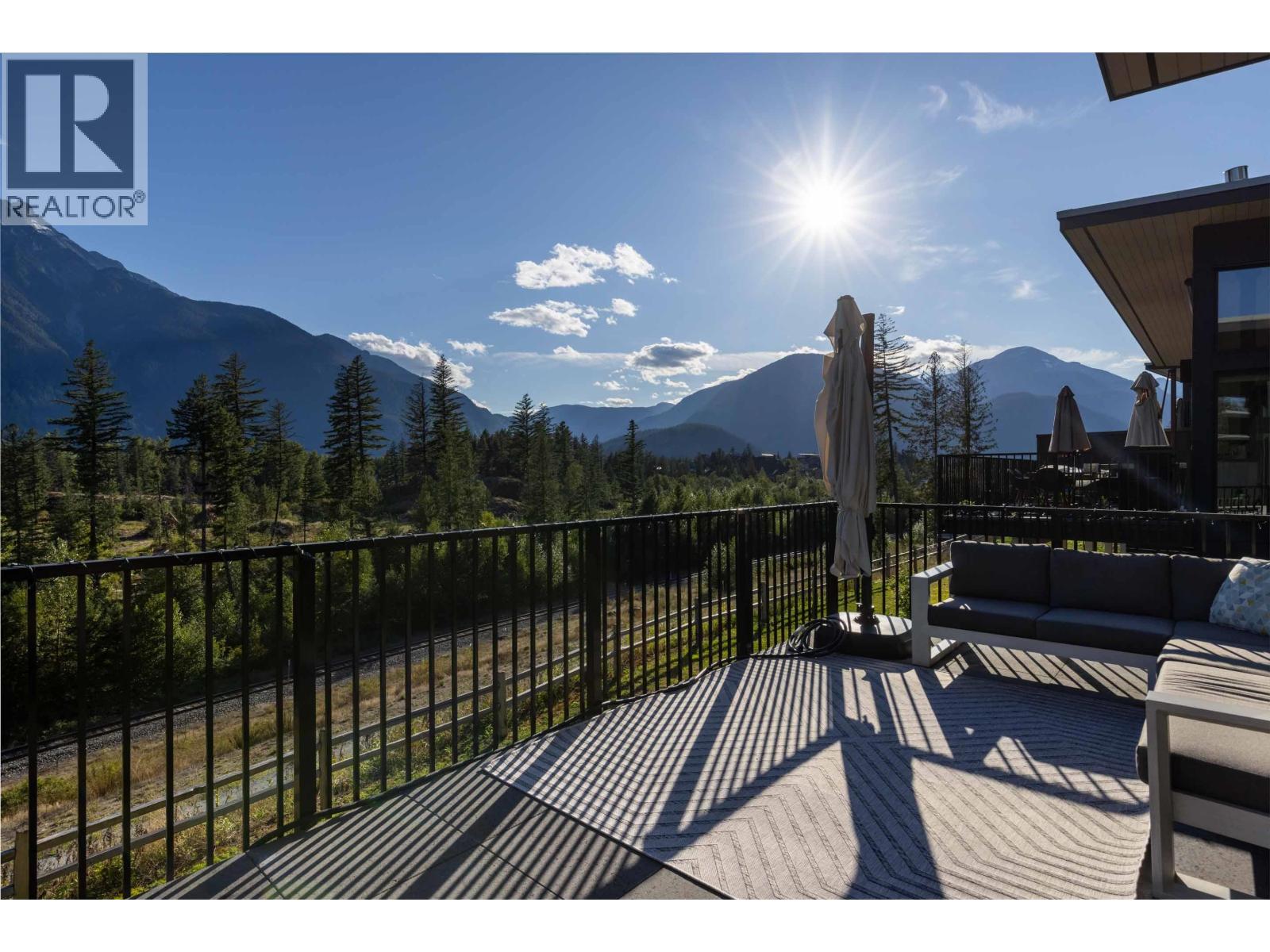 7 4000 SUNSTONE WAY, Pemberton