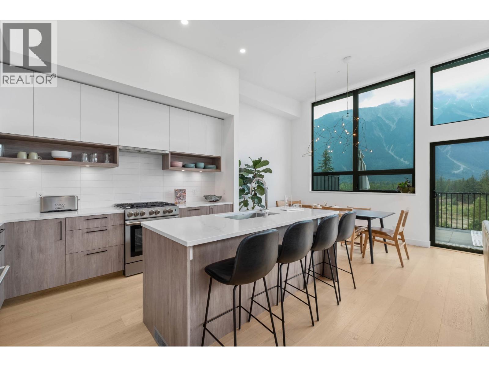 7 4000 SUNSTONE WAY, Pemberton
