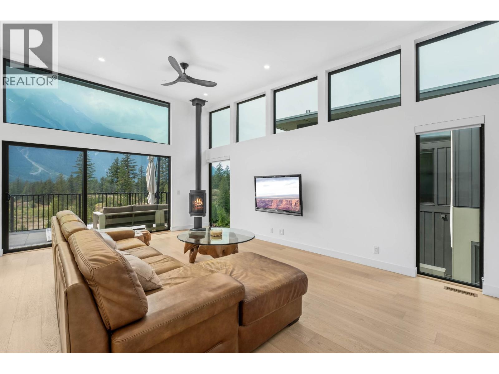 7 4000 SUNSTONE WAY, Pemberton
