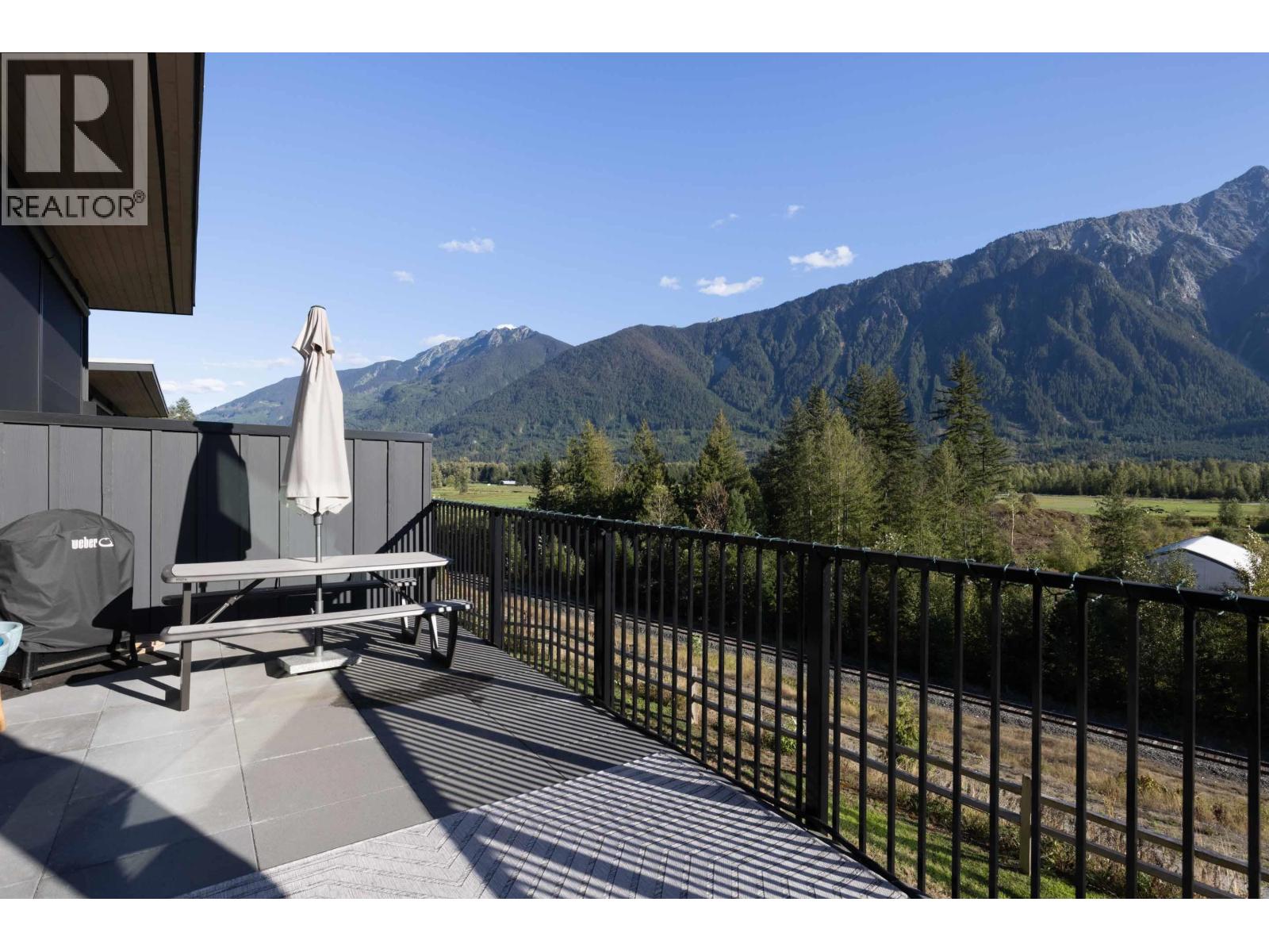 7 4000 SUNSTONE WAY, Pemberton