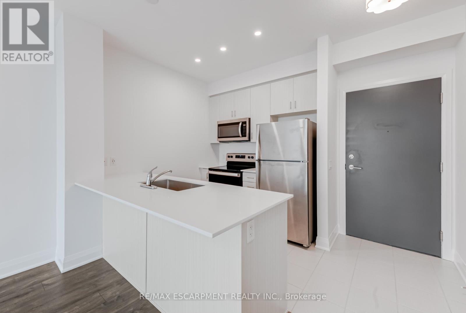 Photo 38 of 513 16 Concord Place, Grimsby ON