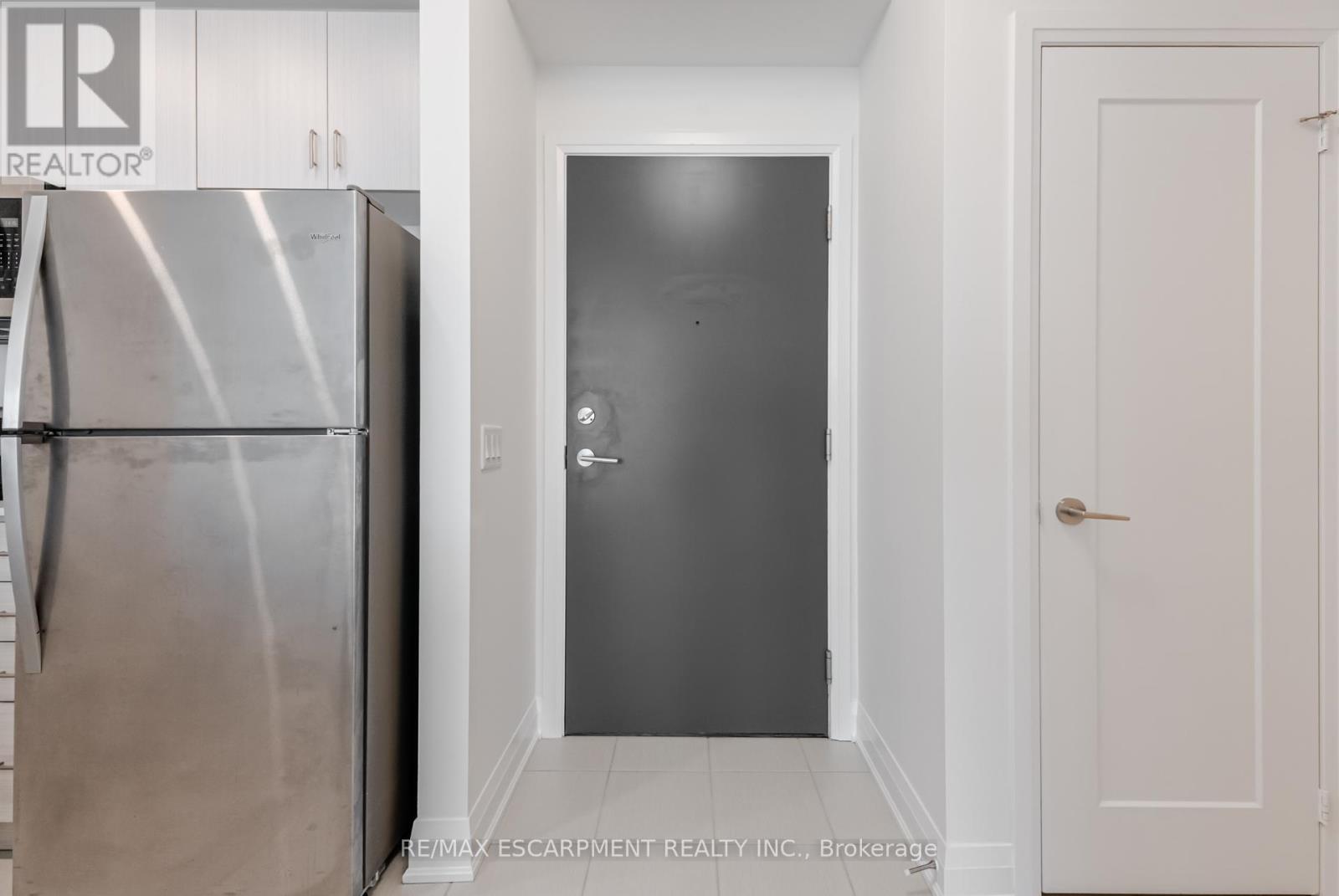 Photo 9 of 513 16 Concord Place, Grimsby ON