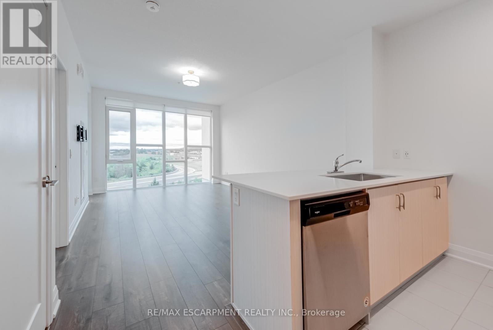 Photo 8 of 513 16 Concord Place, Grimsby ON