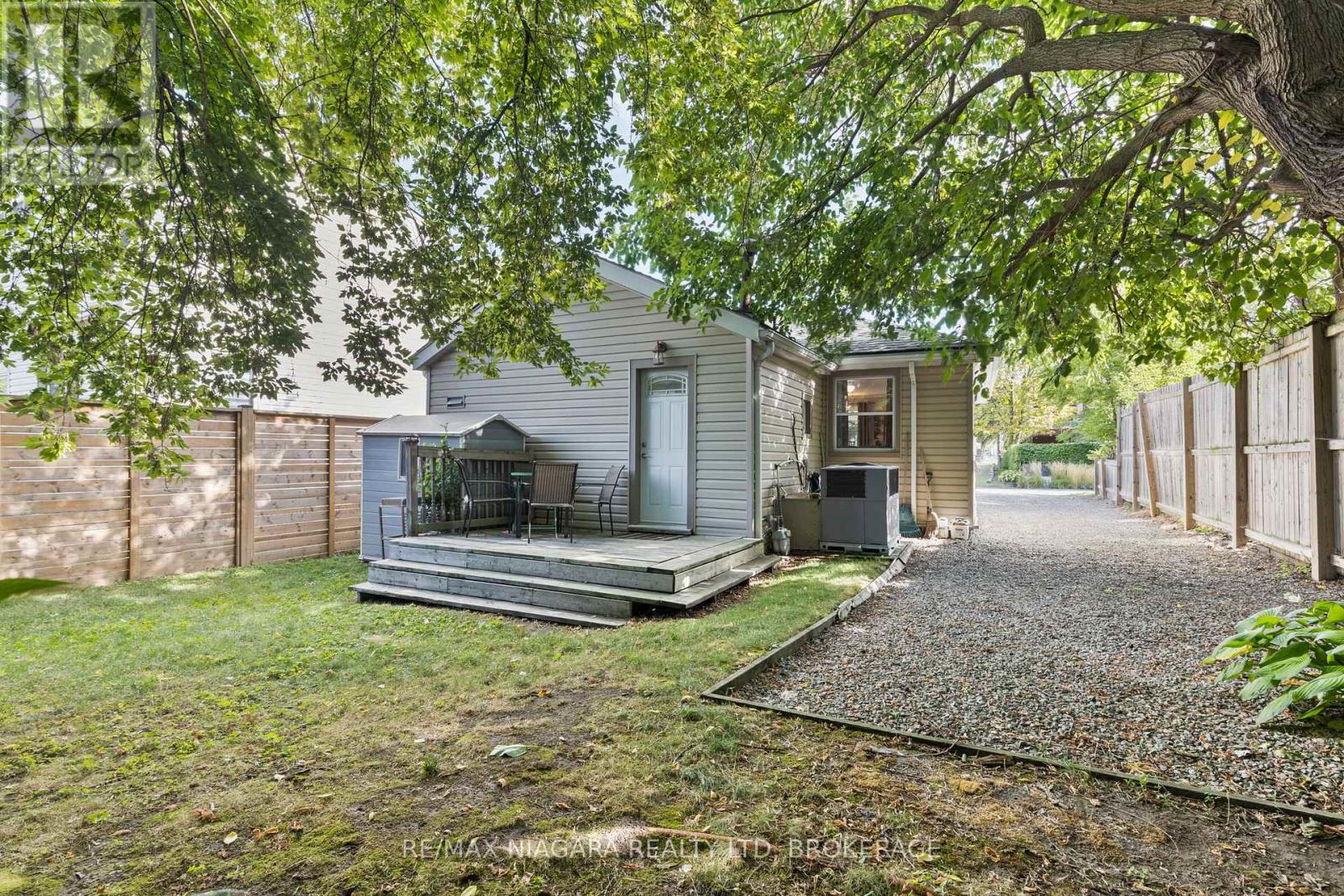 Photo 16 of 118 Lockhart Street, Niagaraonthelake ON