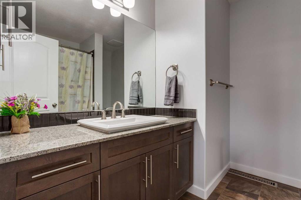 Photo 18 of 251 Kingsbridge Road Se, Airdrie AB