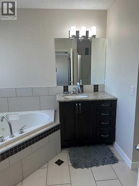 Single Family House for Sale in  Coral Reef Manor NE Coral Springs Calgary 