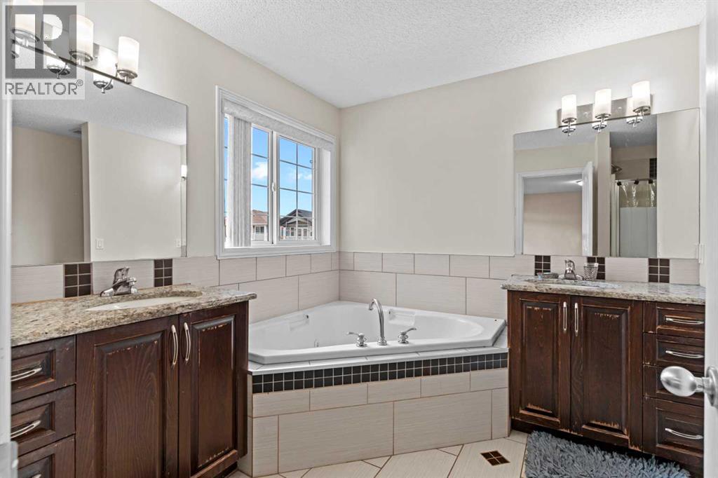 Single Family House for Sale in  Coral Reef Manor NE Coral Springs Calgary 