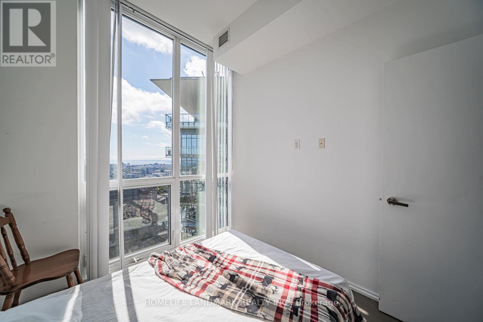Photo 33 of 5202 45 Charles Street E, Toronto ON